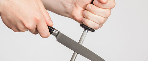 L’entretien des couteaux de cuisine en acier : conseils nettoyage, affûtage et stockage des lames
